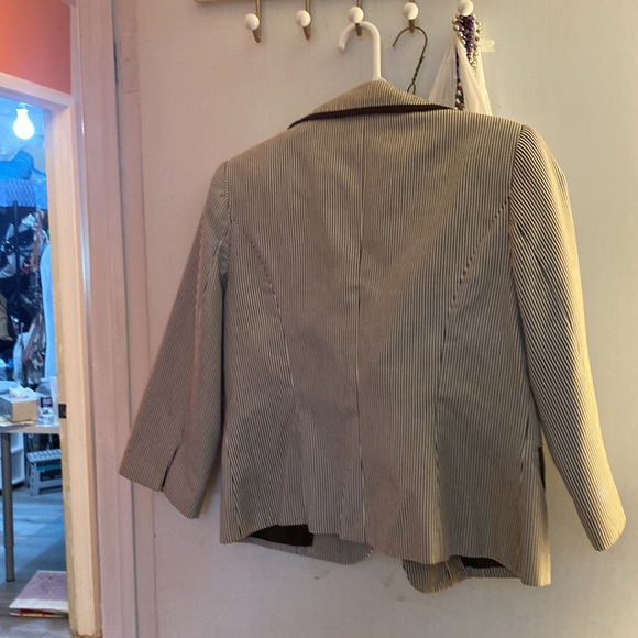 Funky brown striped business suit - Picture 4 of 4